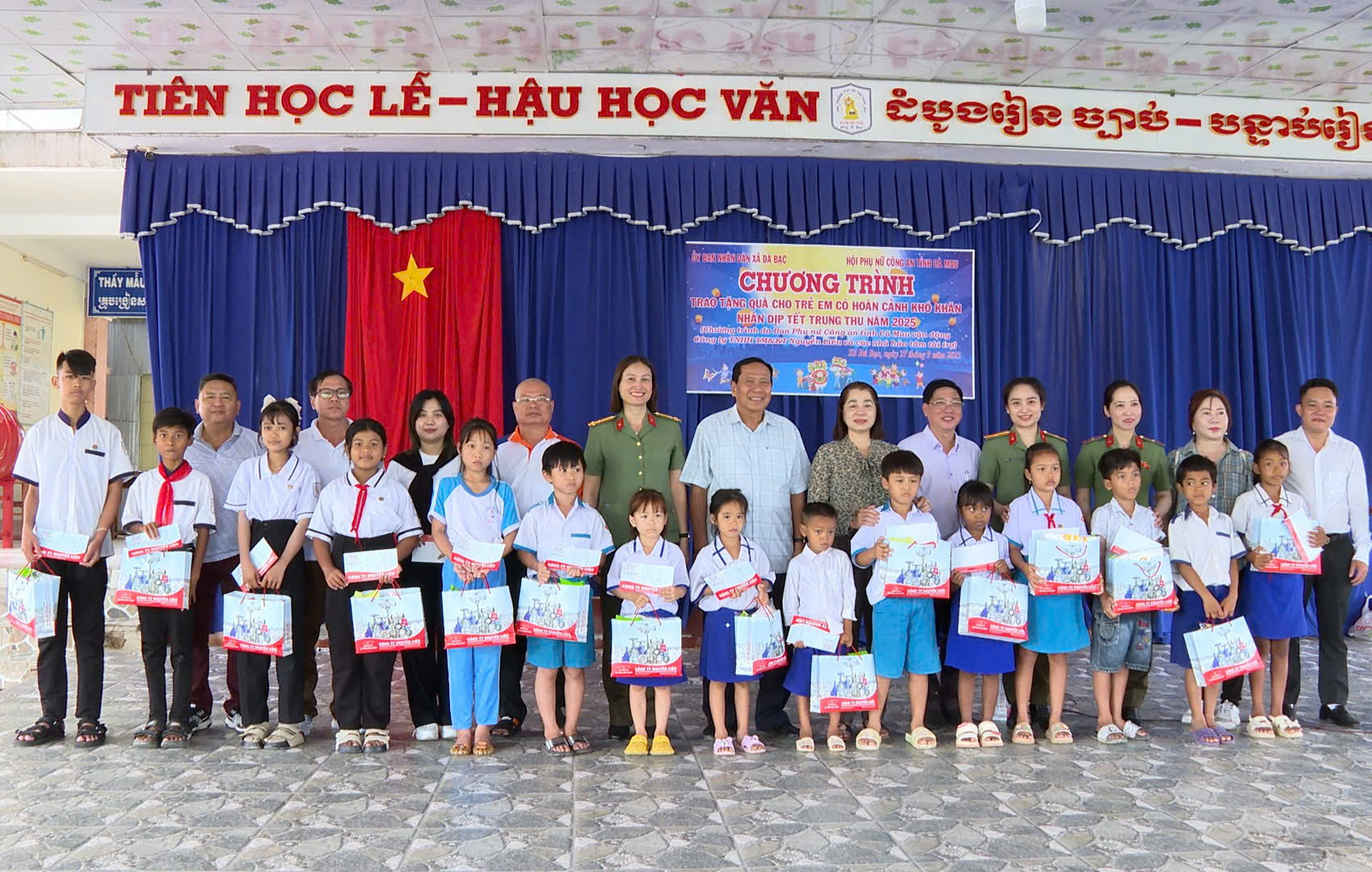 Công Ty TNHH Thương Mại & Kỹ Thuật Nguyễn Liêu trao quà Tết Trung Thu cho trẻ em nghèo và khuyết tật tại Cà Mau