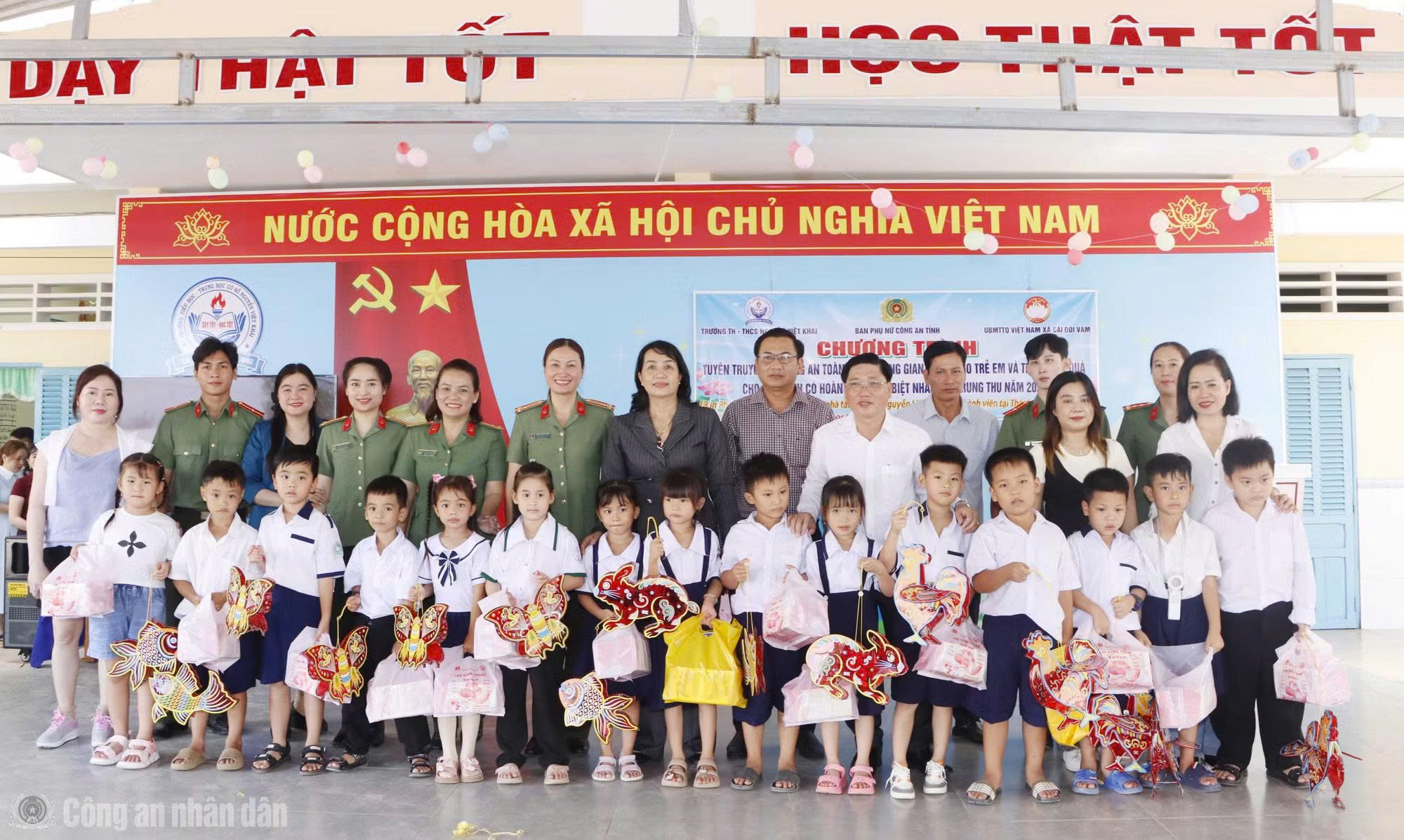 Trao quà Trung Thu – Gửi trọn yêu thương đến học sinh Cà Mau cùng Công ty TNHH Thương Mại & Kỹ Thuật Nguyễn Liêu